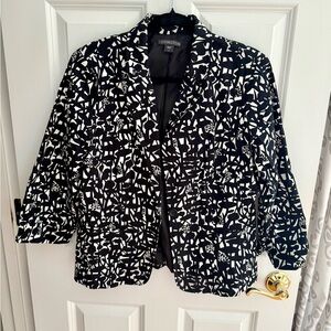 Covington Women's Black and White Abstract Blazer